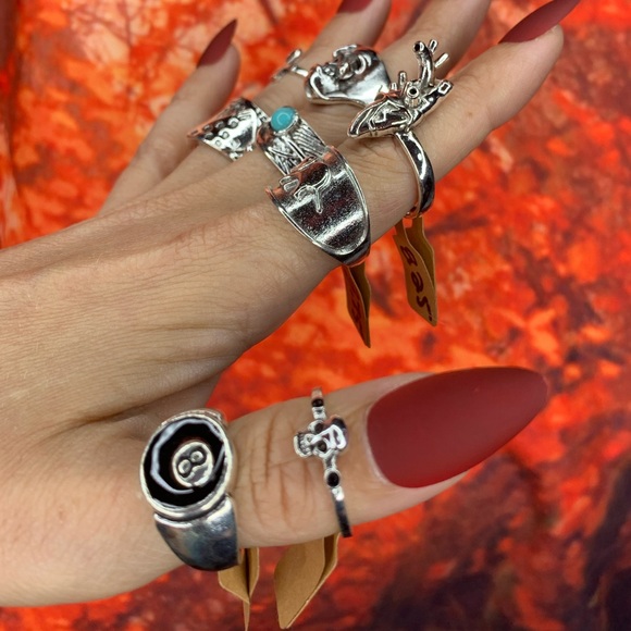 3/$10 NEW Boho Style Rings & MIDI Rings Design Mix / silver tone Bundle NWOT - Picture 4 of 9